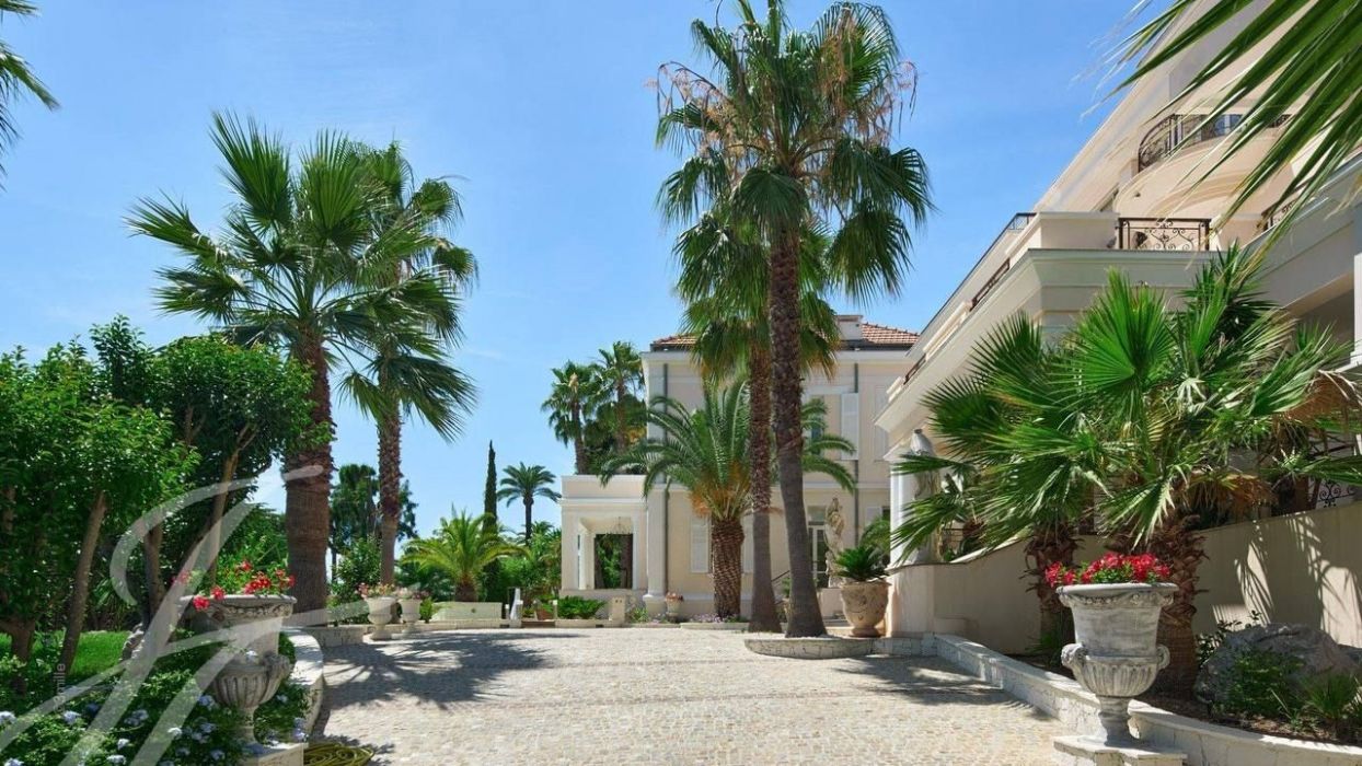 Projects - House Projects - Villa Cannes 2028 Sq.m. - A photo  11
